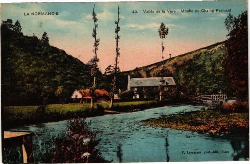 Carte postale ancienne Vallee de la vere .- Moulin de champ fermant