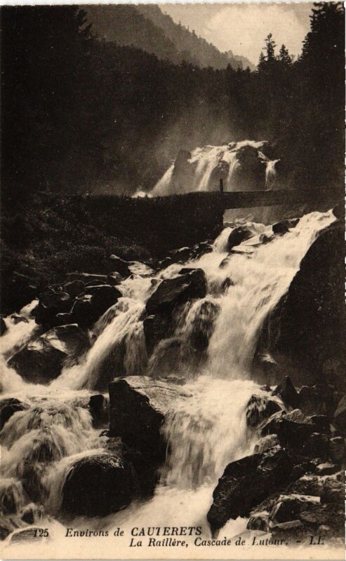 Carte postale ancienne Cauterets - La RAIllere Cascade de Lutour à Cauterets