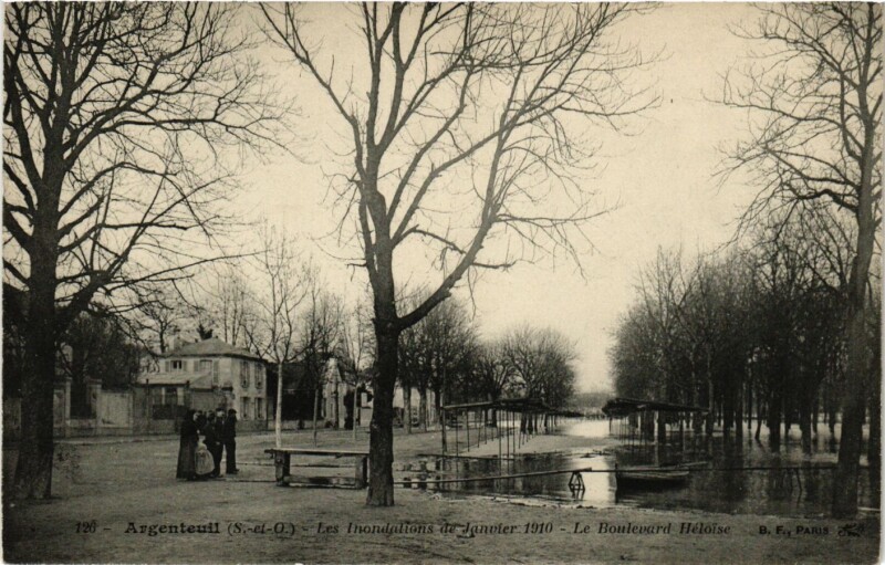 Carte postale ancienne Argenteuil (S.-et-O.) Les Inondations de Janvier 1910 -Le Boulevard(290562) à Argenteuil