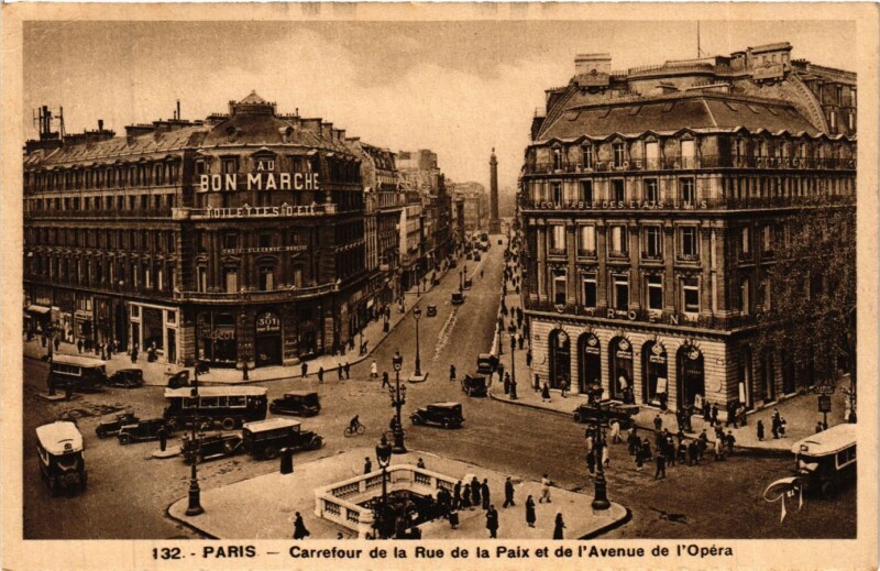 Carte postale ancienne Paris 2e-Carrefour de la Rue de la Paix et de l'Avenue de l'Opéra à Paris 2e