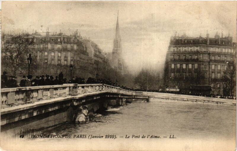 Carte postale ancienne Paris 8e Le Pont de l'Alma à Paris 8e