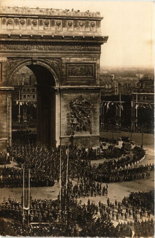 Carte postale ancienne Paris 8e Souvenir des Fetes de la Victoire 14 Juillet 1919 Le Def à Paris 8e