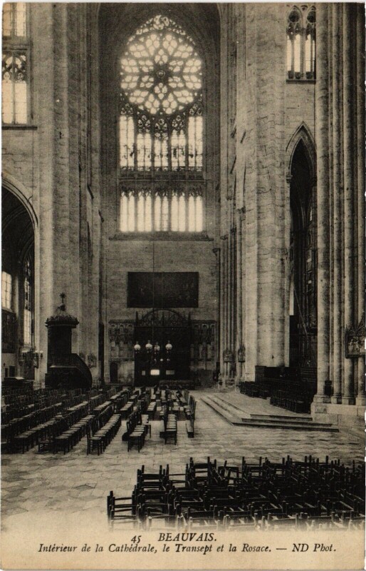 Carte postale ancienne Beauvais - Interieur de la Cathedrale le Transept et la Rosace à Beauvais