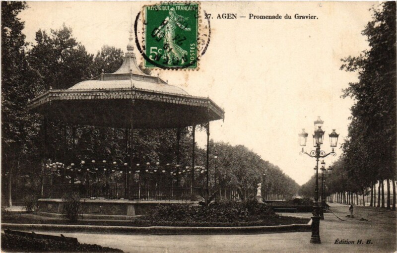 Carte postale ancienne Agen - Promenade du Gravier à Agen