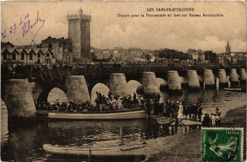 Carte postale ancienne Les Sables-d'Olonne - Depart pour la Promenade en mer sur Bateau aux Sables-d'Olonne