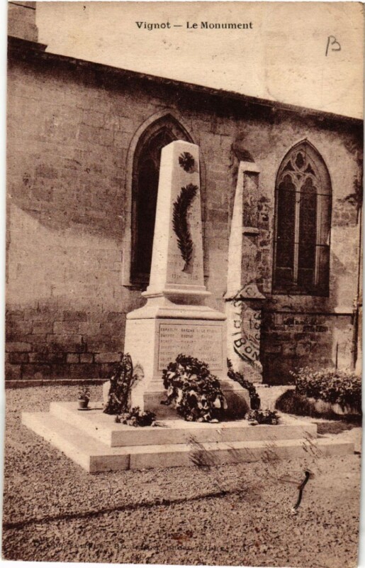 Carte postale ancienne Vignot - Le Monument à Vignot