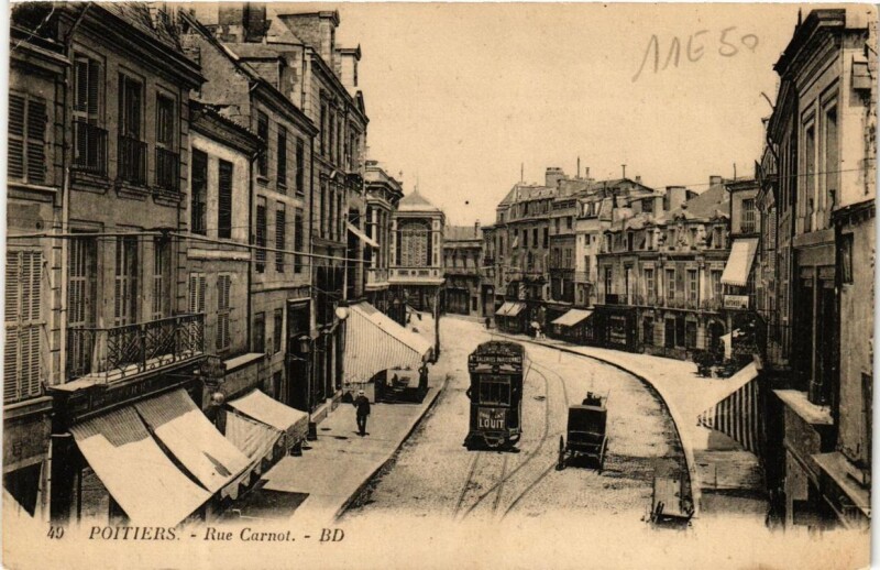 Carte postale ancienne Poitiers Rue Carnot à Poitiers