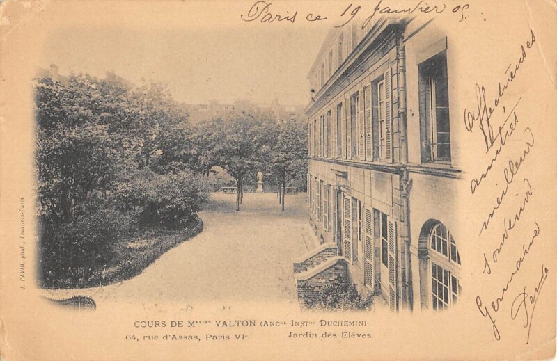 Carte postale ancienne Paris 6e Rue D'Assas Cours De Melles Valton Jardin Des Eleves à Paris 6e