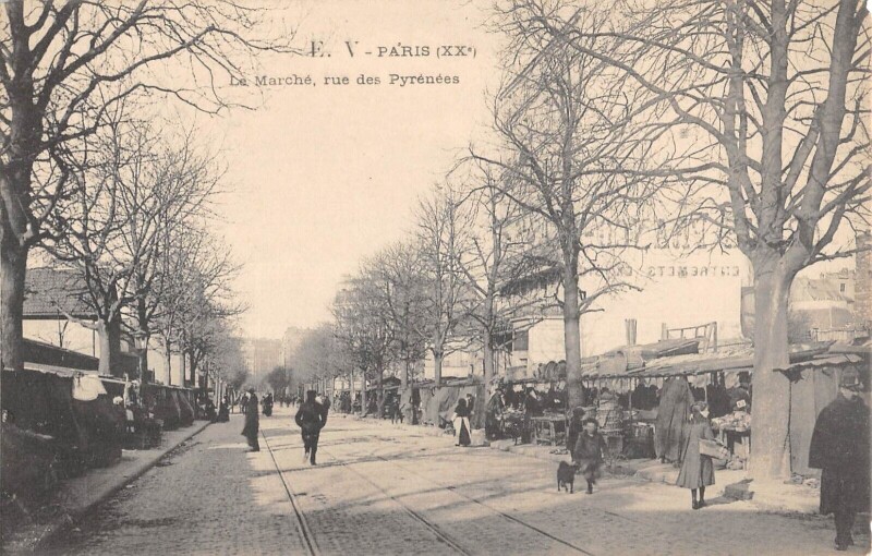 Carte postale ancienne Le Marché, Rue des Pyrénées à Paris 20e