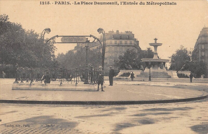 Carte postale ancienne Paris 12e La Place Daumesnil Entree Du Metropolitain à Paris 12e