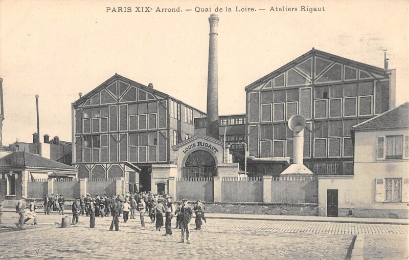 Carte postale ancienne Quai de la Loire - Ateliers Rigaut à Paris 19e