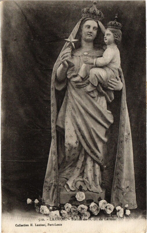 Carte postale ancienne Larmor - Statue de N.-D. de Larmor