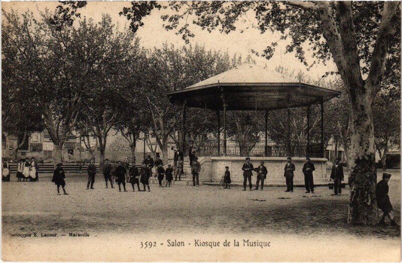Carte postale ancienne Salon-de-Provence Kiosque de la Musique à Salon-de-Provence