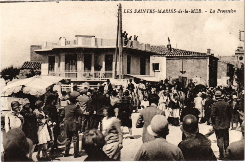 Carte postale ancienne Saintes-Maries-de-la-Mer La Procession à Saintes-Maries-de-la-Mer