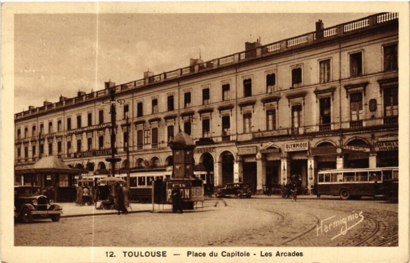 Carte postale ancienne Toulouse - Place du Capitole - Les Arcades à Toulouse