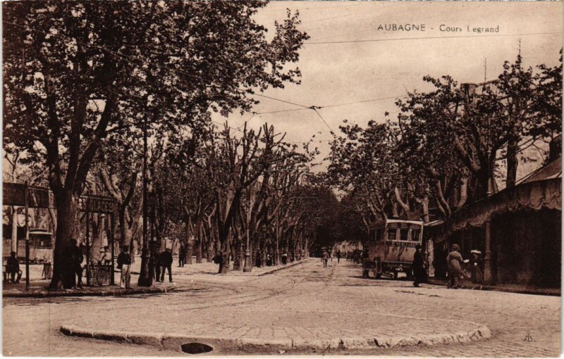 Carte postale ancienne Aubagne Cours Legrand à Aubagne