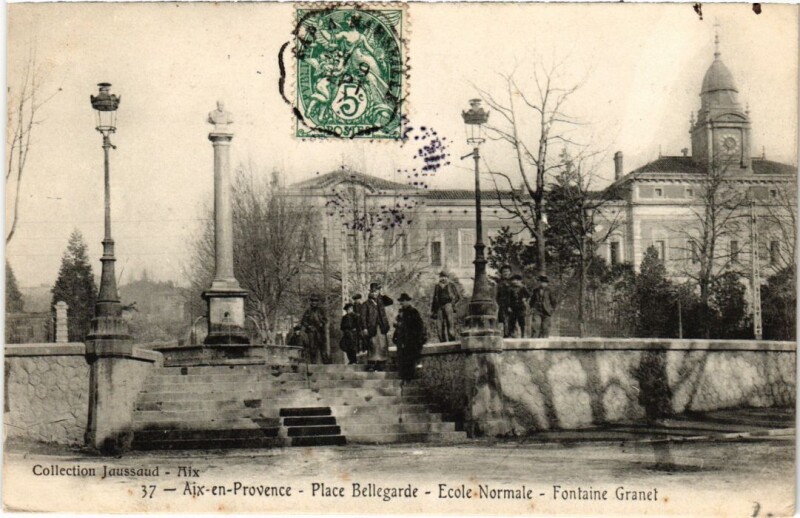 Carte postale ancienne Aix-en-Provence Place Bellegarde - Ecole Normale - Fontaine à Aix-en-Provence