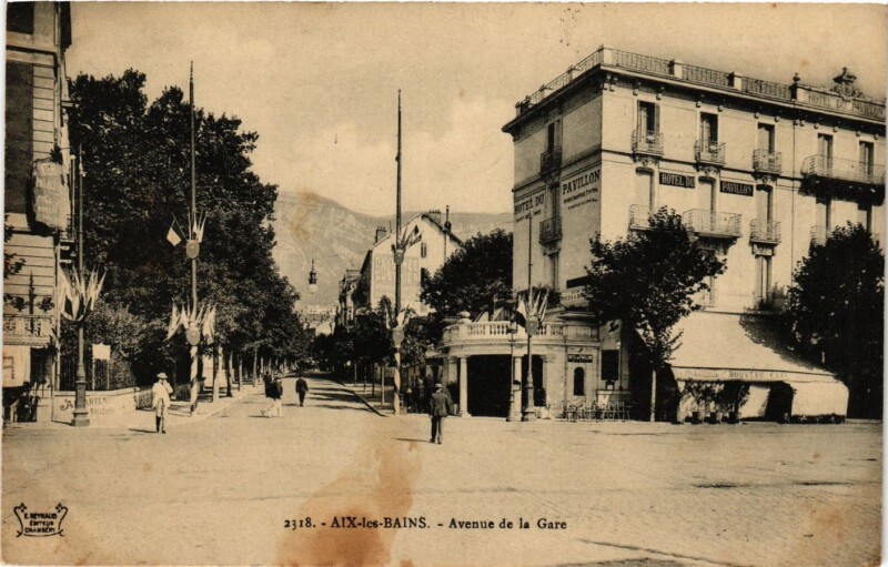 Carte postale ancienne Aix-les-Bains - Avenue de la Gare à Aix-les-Bains