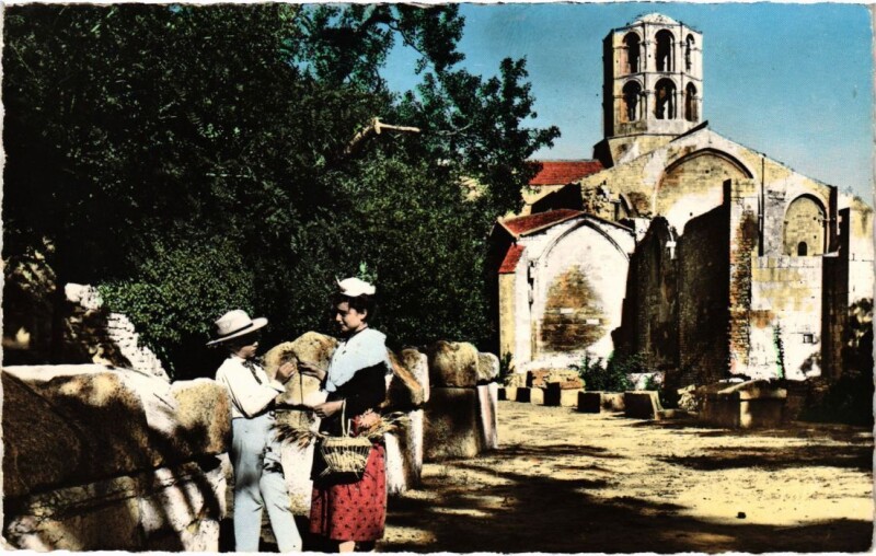 Carte postale ancienne Arles Les Alyscamps à Arles