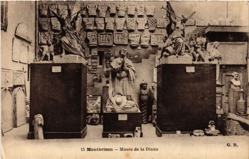 Carte postale ancienne Montbrison - Musée de la Diana à Montbrison