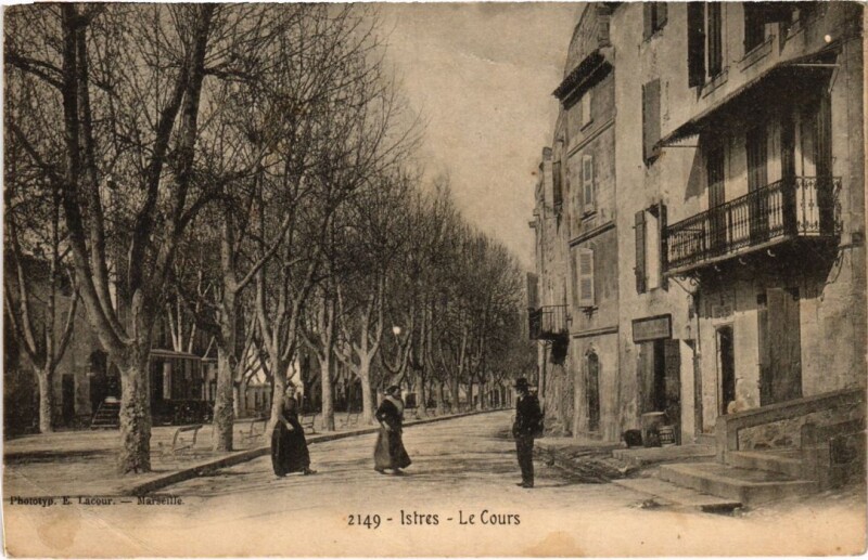Carte postale ancienne Istres Le Cours à Istres