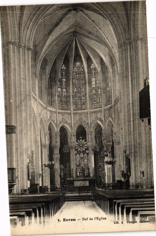Carte postale ancienne Evron .- Nef de l'eglise