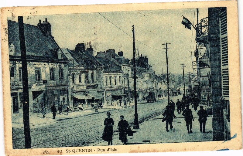 Carte postale ancienne Saint-Quentin Rue d'isle à Saint-Quentin