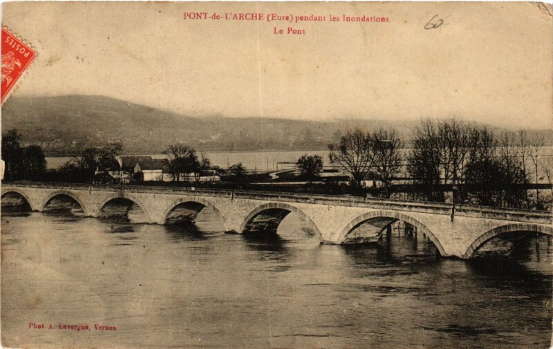 Carte postale ancienne Pont-de-l'Arche pendant les Inondations - Le Pont à Pont-de-l'Arche