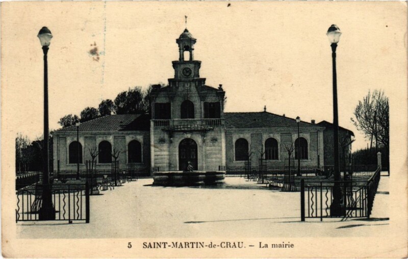 Carte postale ancienne Saint-Martin-de-Crau La Mairie à Saint-Martin-de-Crau