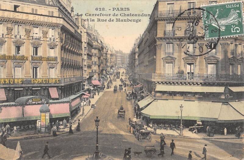 Carte postale ancienne Paris IXe Carrefour De Chateaudun Et La Rue De Maubeuge à Paris 9e