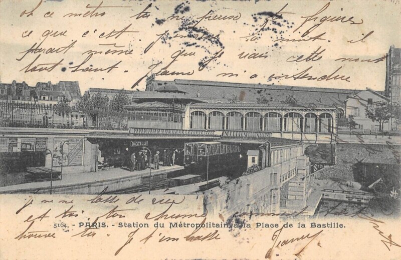 Carte postale ancienne Paris XIIe Station Du Metropolitain A La Place De La Bastille à Paris 12e