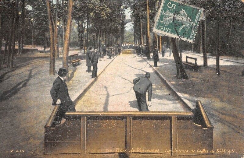 Carte postale ancienne Paris XIIe Bois De Vincennes Les Joueurs De Boules De Saint Mande à Paris 12e