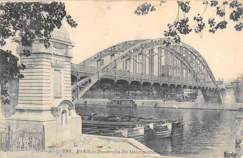 Carte postale ancienne Passerelle du Métropolitain - Quai d'Austerlitz à Paris 13e