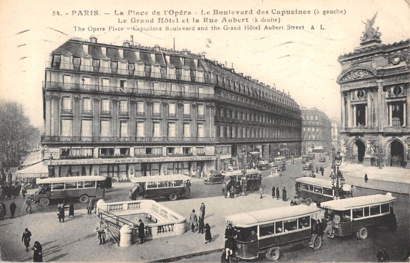Carte postale ancienne Paris IXe La Place De L'Opera à Paris 9e