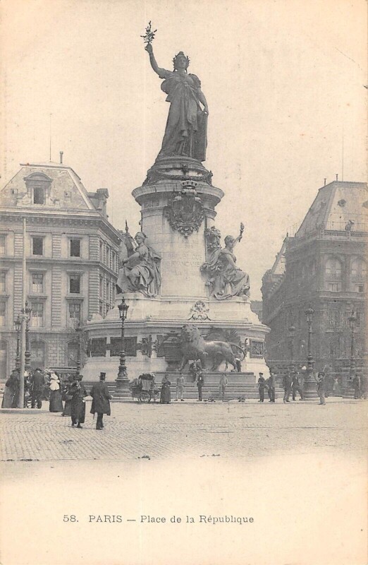 Carte postale ancienne Paris XIe Place De La Republique à Paris 11e