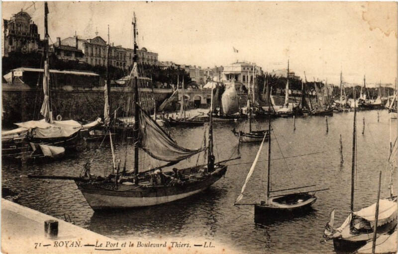 Carte postale ancienne Royan - Le Port et le Boulevard Thiers à Royan