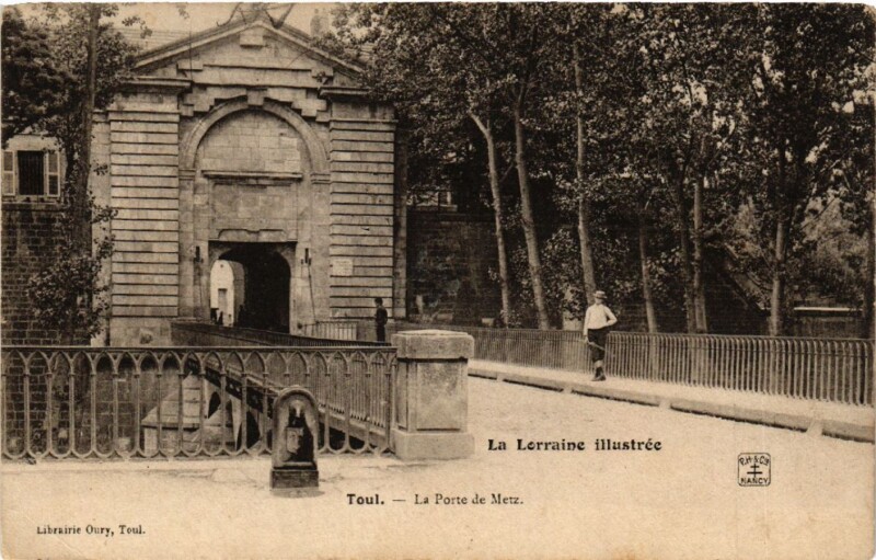 Carte postale ancienne Toul - La Porte de Metz à Toul