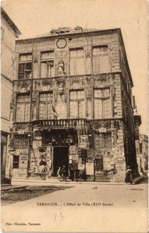 Carte postale ancienne Tarascon L'Hotel de Ville à Tarascon