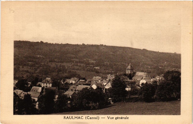 Carte postale ancienne Raulhac - Vue générale à Raulhac