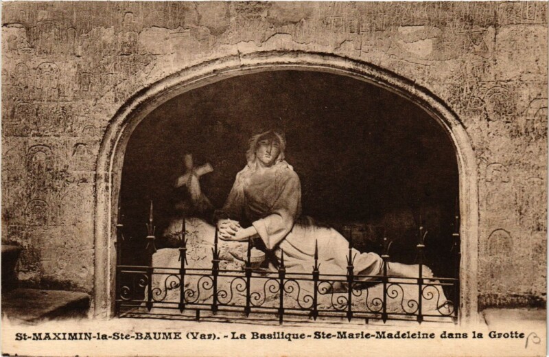 Carte postale ancienne Saint-Maximin la Sainte-Baume-La Basilique Sainte-Marie Madeleine à Saint-Maximin-la-Sainte-Baume
