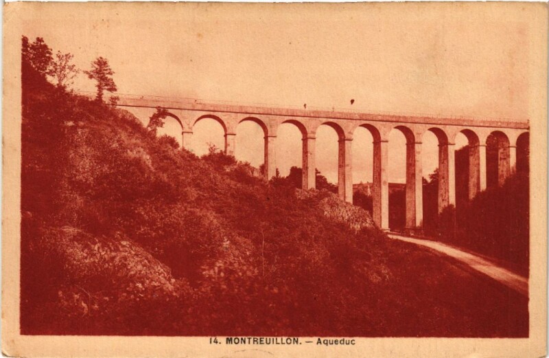 Carte postale ancienne Montreuillon - Aqueduc à Montreuillon
