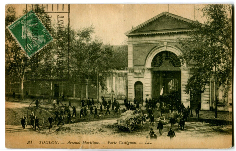 Carte postale ancienne Var Toulon Arsenal Maritime Porte Castignan animé à Toulon