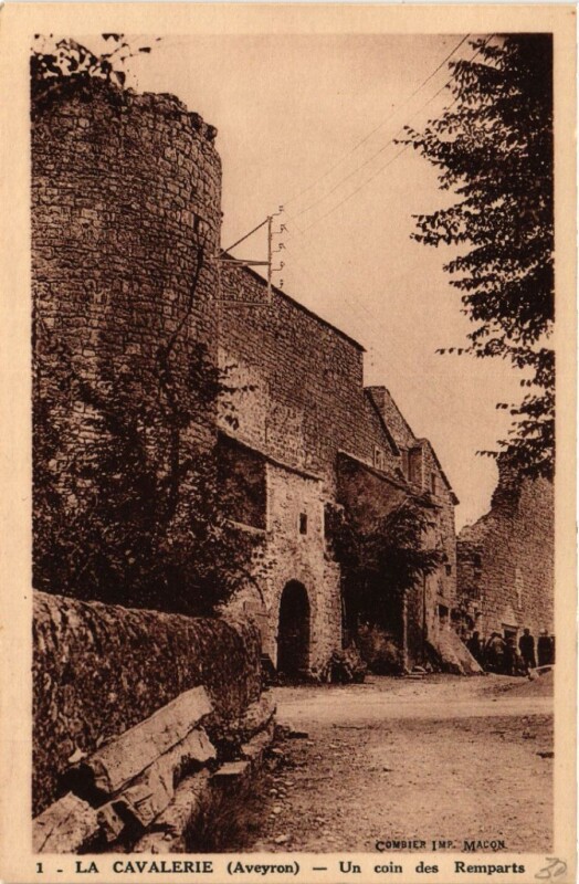 Carte postale ancienne Un coin des Remparts à La Cavalerie