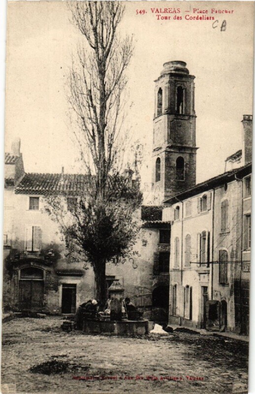 Carte postale ancienne Valreas - Place Faucher - Tour des Cordeliers à Valréas