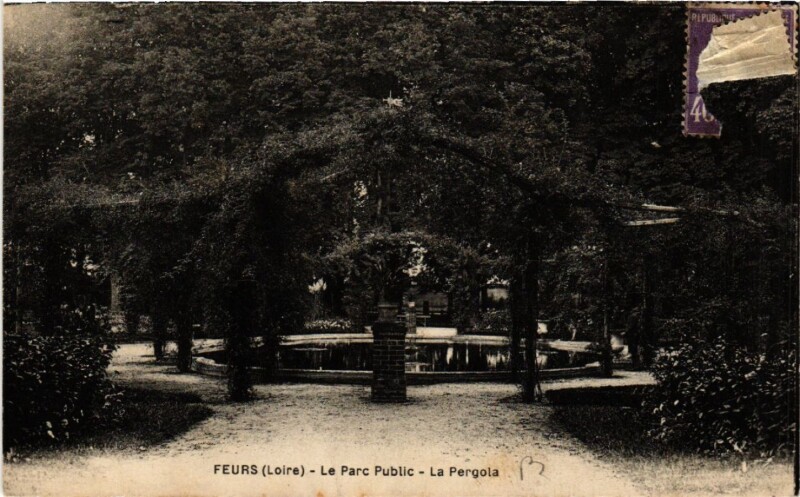 Carte postale ancienne Feurs - Le Parc Public - La Pergola à Feurs