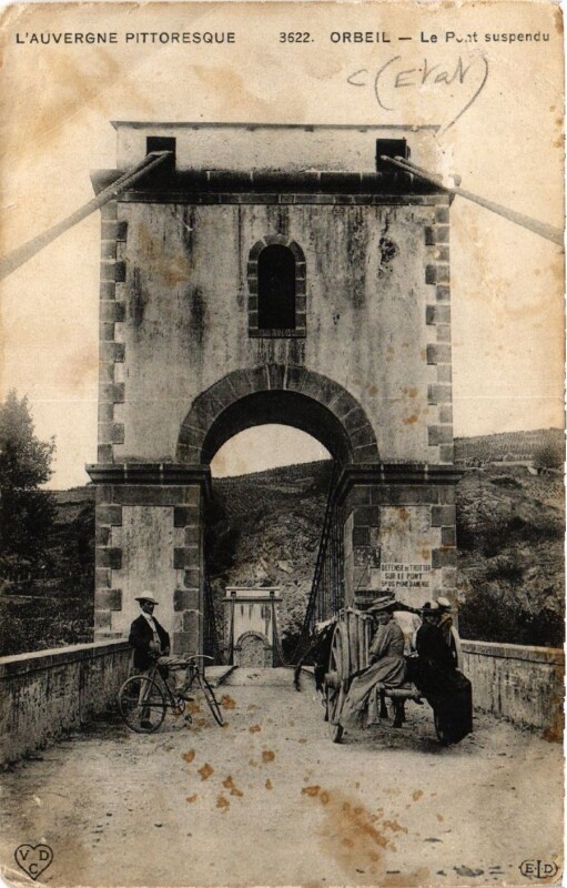 Carte postale ancienne L'Auvergne Pittoresque Orbeil Le Pont suspendu à Orbeil