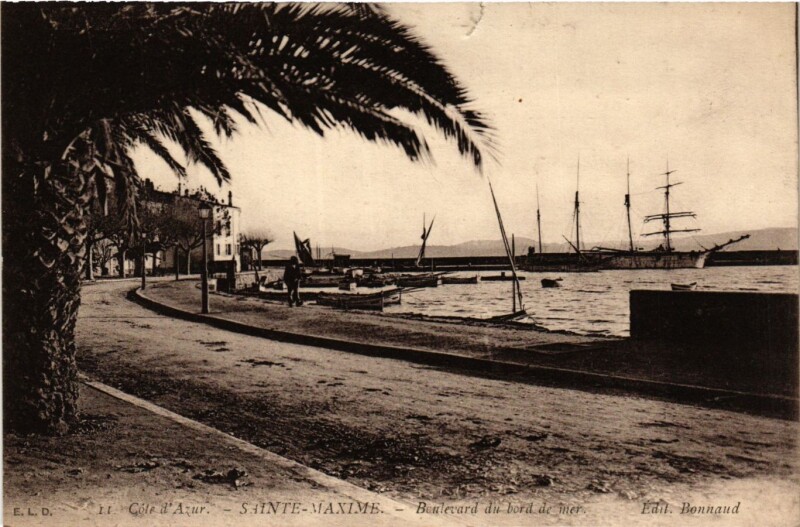 Carte postale ancienne Sainte-Maxime Boulevard du bord de mer à Sainte-Maxime