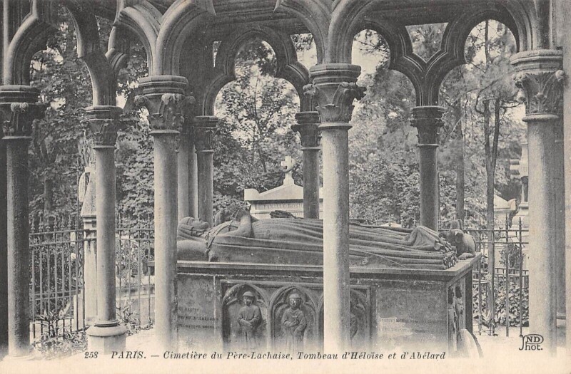 Carte postale ancienne Cimetière du Père-Lachaise, Tombeau d'Héloïse et d'Abélard à Paris 20e