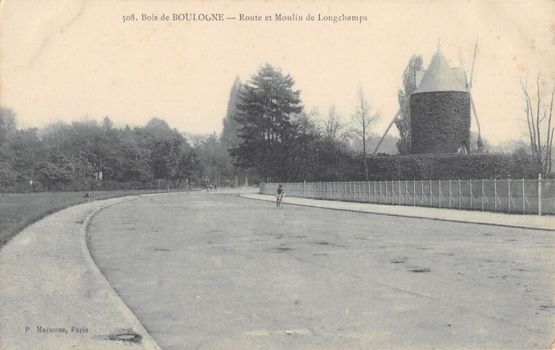 Carte postale ancienne Bois de Boulogne - Route et Moulin de Longchamps à Paris 16e