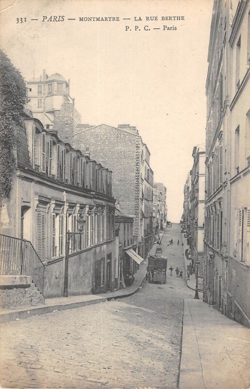 Carte postale ancienne Montmartre - La rue Berthe à Paris 18e